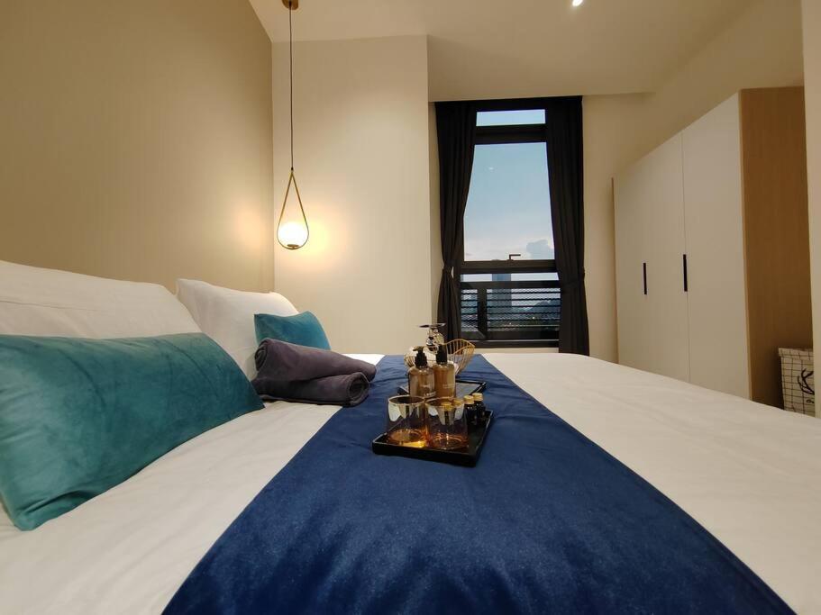 Apartment Arcoris Mont Kiara 7# Premium 2-bedroom With Balcony #1-4 Pax *