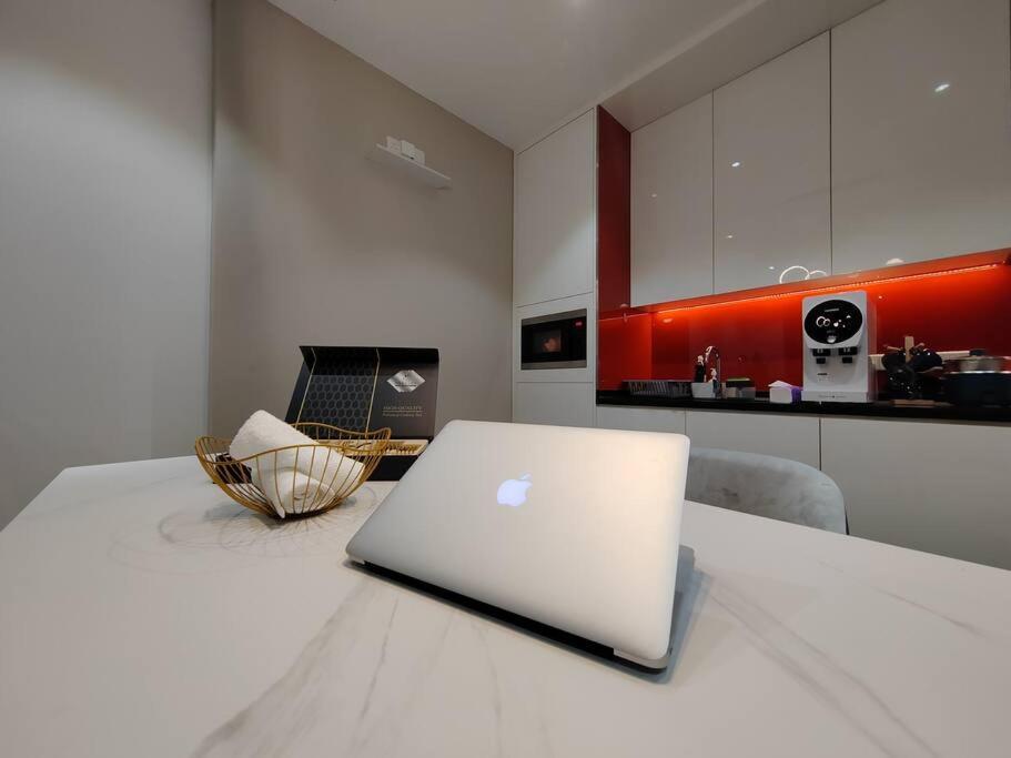 Pangsapuri Arcoris Mont Kiara 7# Premium 2-bedroom With Balcony #1-4 Pax *