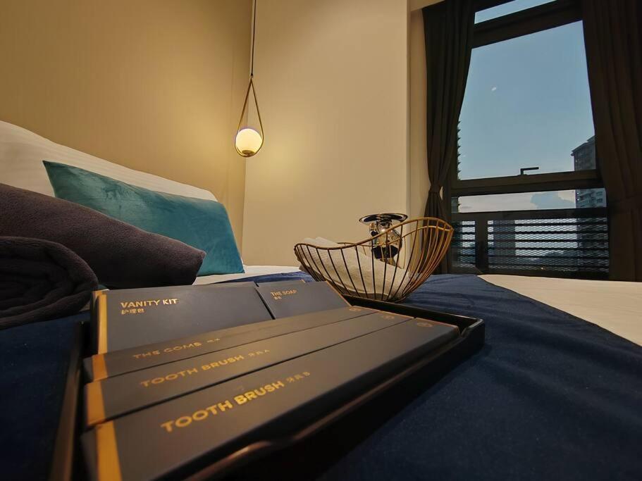 Pangsapuri Arcoris Mont Kiara 7# Premium 2-bedroom With Balcony #1-4 Pax *