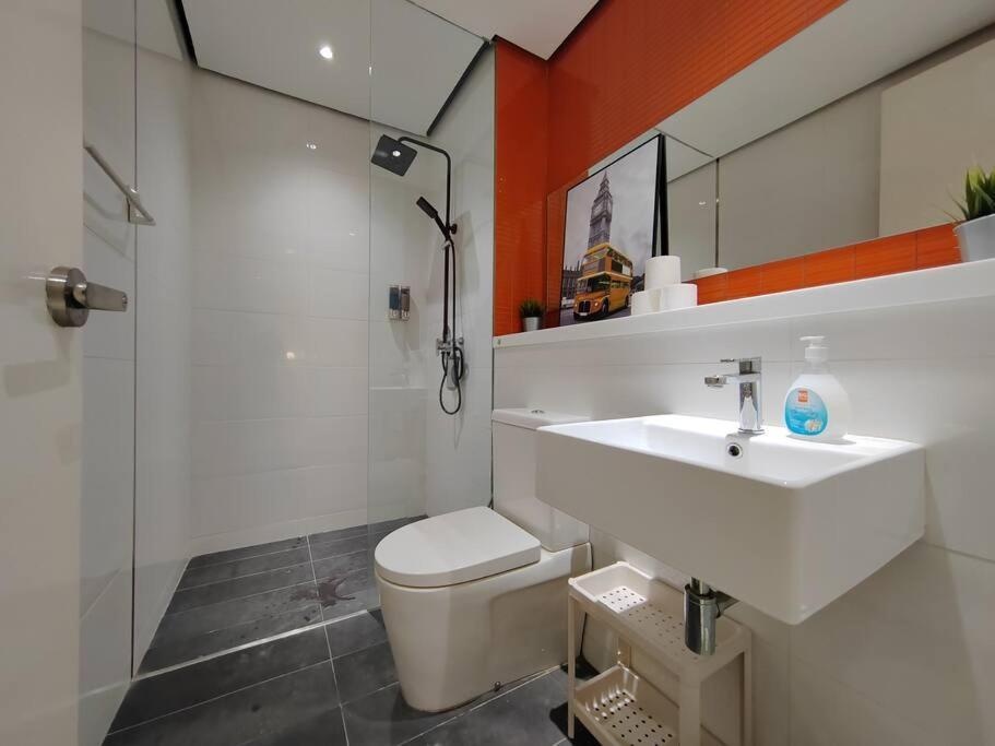 Arcoris Mont Kiara 7# Premium 2-bedroom With Balcony #1-4 Pax