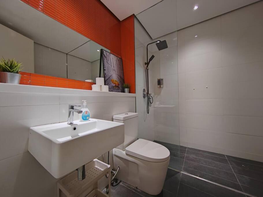 Pangsapuri Arcoris Mont Kiara 7# Premium 2-bedroom With Balcony #1-4 Pax