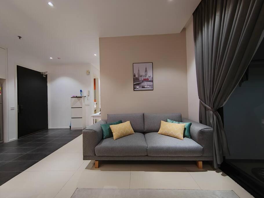 Arcoris Mont Kiara 7# Premium 2-bedroom With Balcony #1-4 Pax Pangsapuri